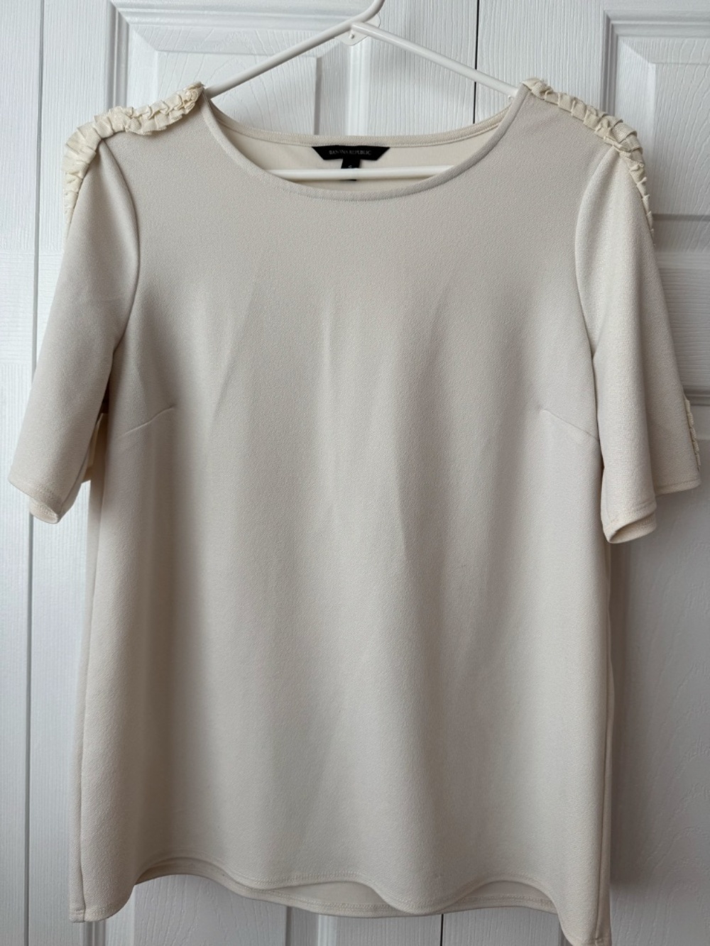 Banana Republic Cream Short Sleeve Top Pleated Shoulder Trim Blouse S